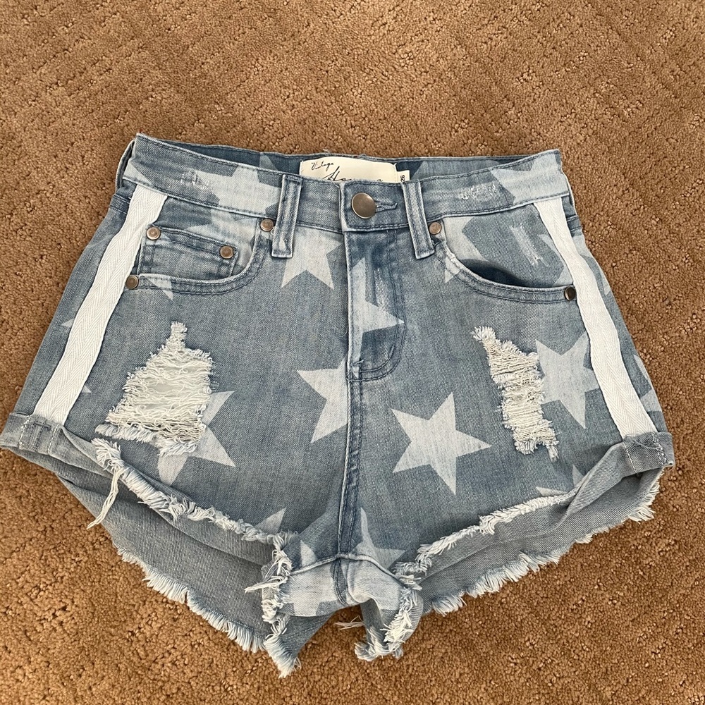 VINTAGE HAVANA STAR DENIM SHORTS SIZE 26 NEVERWORN